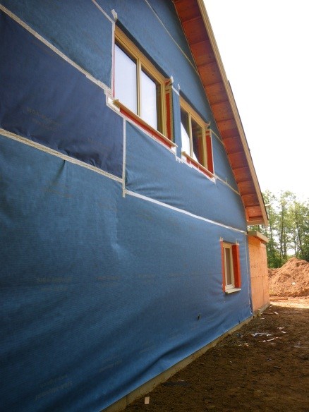 Side of a building with a mechanically fastened sheathing membrane